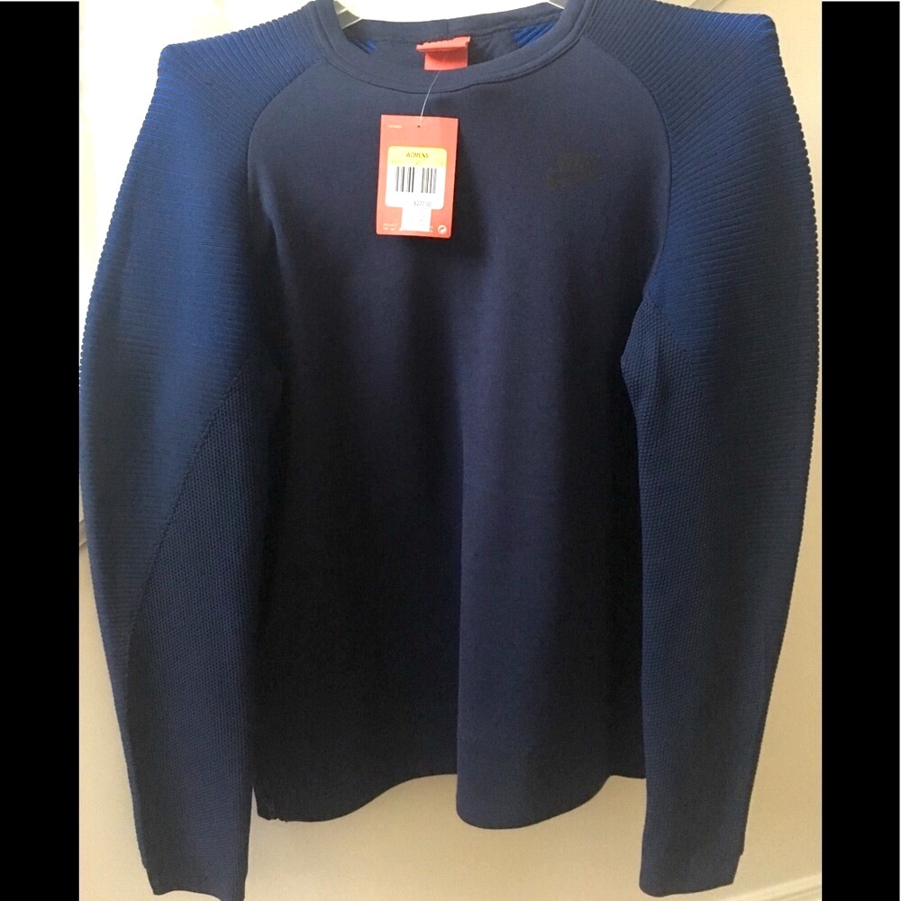 Nike Women’s Sportswear TECH FLEECE Crew Pullover